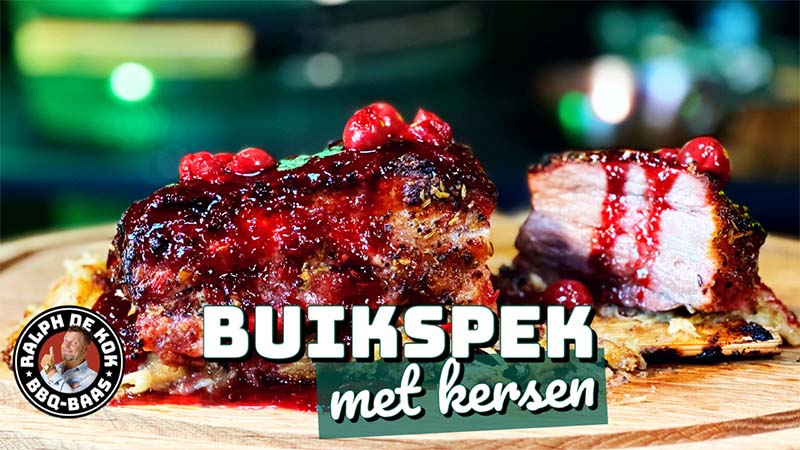 Buikspek met kersen op cederhout